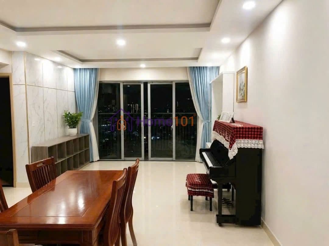 Paris Hoàng Kim Quận 2