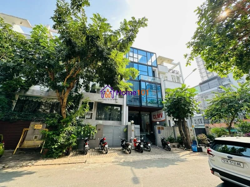 Fully Furnished Townhouse in District 7 for Rent