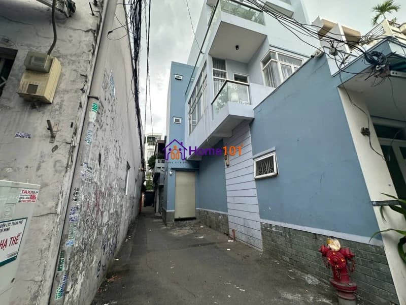 Spacious 4-Bedroom Townhouse for Rent on Phan Van Tri