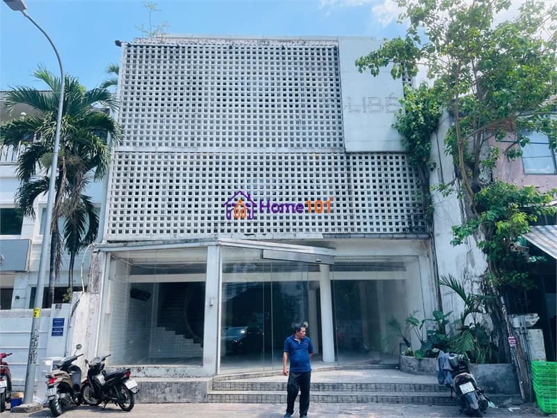 Large Townhouse for Rent on Tu Xuong Street, District 3